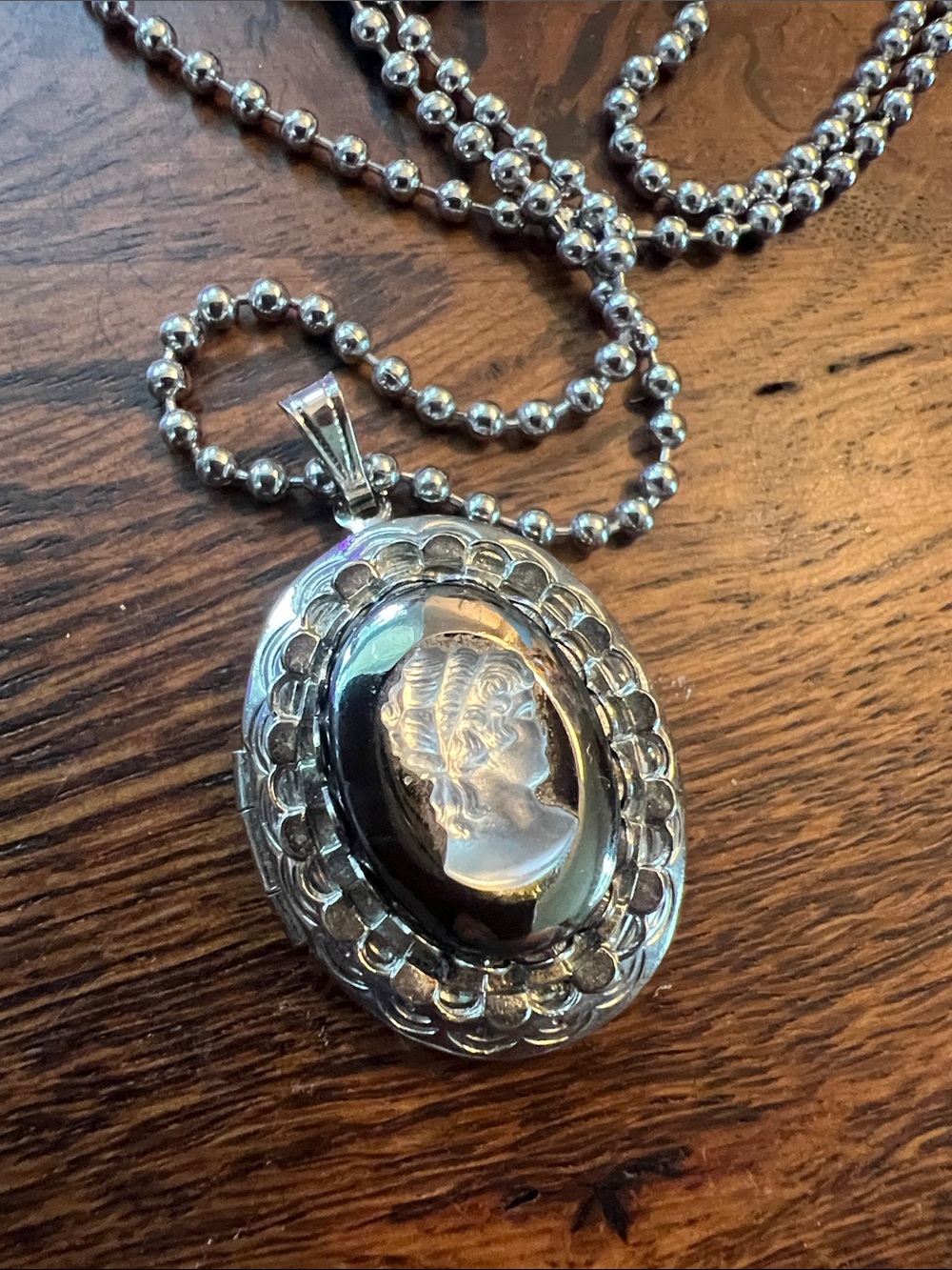 Vintage Silvertone Mother of Pearl Cameo Locket Necklace